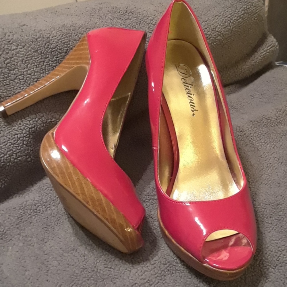Delicious 4" heel peep toe pumps